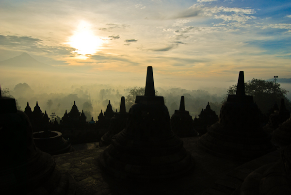 borobudur sunrise tour via hotel manohara