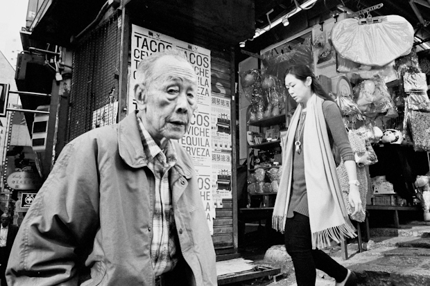 Hong Kong street photography - I've been spotted.