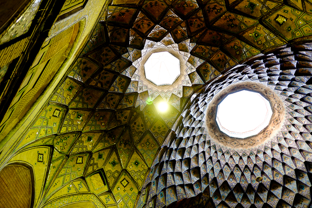 Iran : Kashan Bazaar - Rooftop Urban Exploration, Naked Chicks